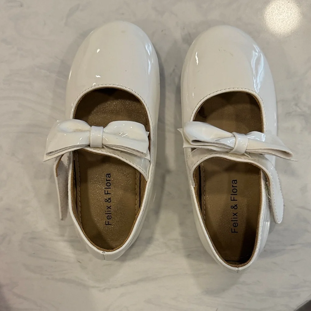 Felix & Flora Girls' White Patent Bow Mary Jane Dress Shoes